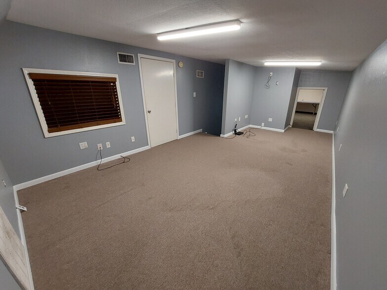 More Photos Of 313 S 16th St, La Porte Warehouse For Lease