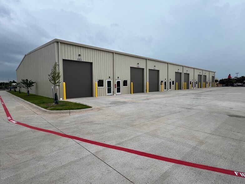 More Photos Of 1600 S Broadway Ave, Moore Self Storage For Lease