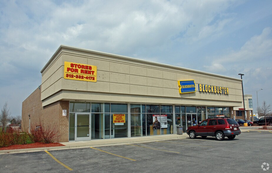 More Photos Of 1301-1313 N Bridge St, Yorkville Freestanding For Lease