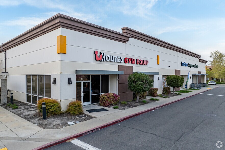 More Photos Of 4421 Gateway Park Blvd, Sacramento Showroom For Lease