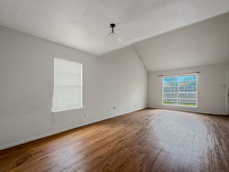 More Photos Of 3701-3740 Thornberry Ct, Corpus Christi Apartments For Sale