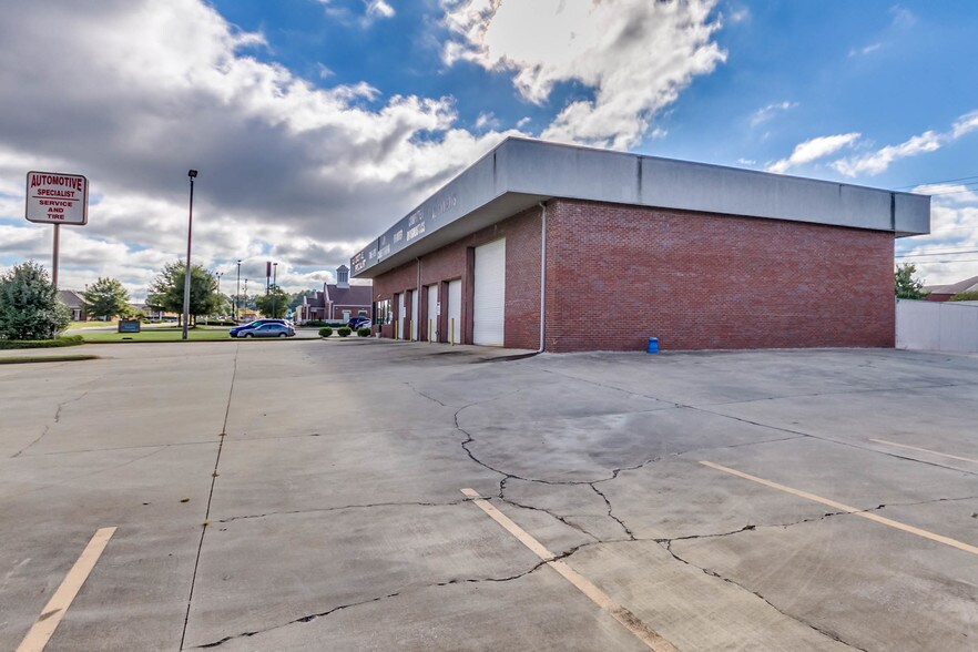 More Photos Of 1001 Mally St, Tuscaloosa Auto Repair For Sale