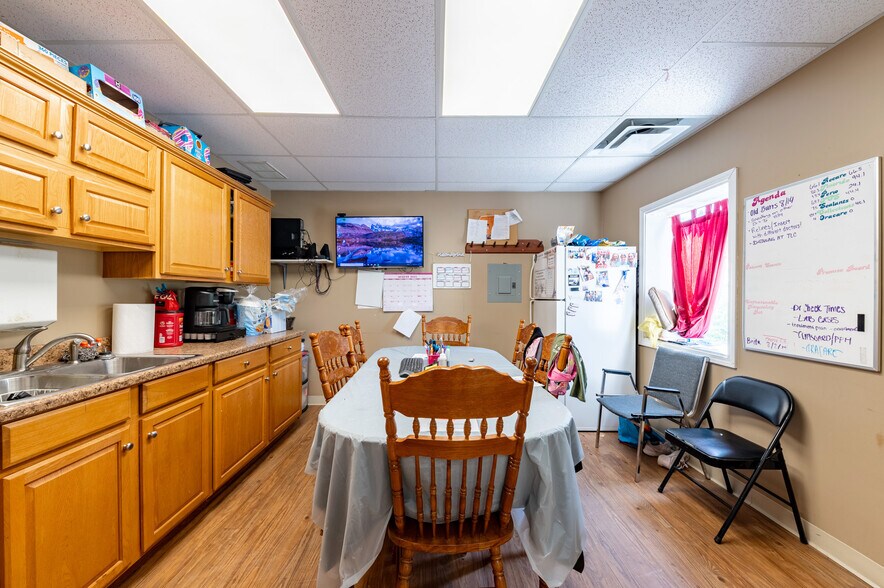 More Photos Of 1016 Maple Dr, Morgantown Loft Creative Space For Lease