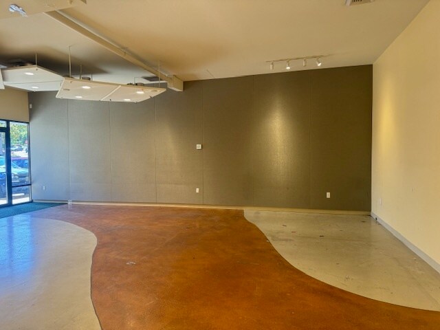 More Photos Of 3320 W McGraw St, Seattle Storefront Retail Office For Lease