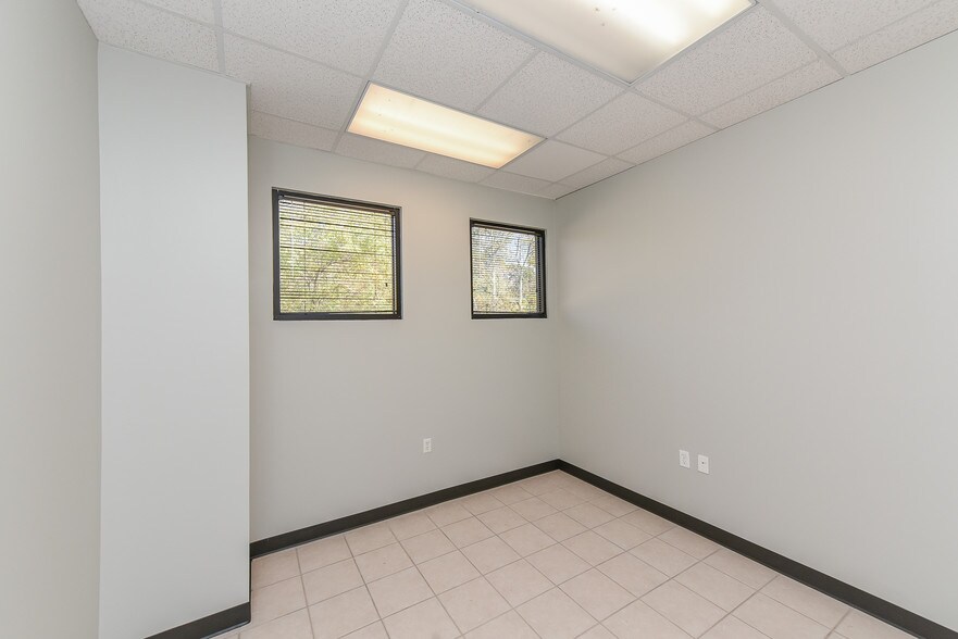More Photos Of 5751 Blythewood St, Houston Unknown For Lease