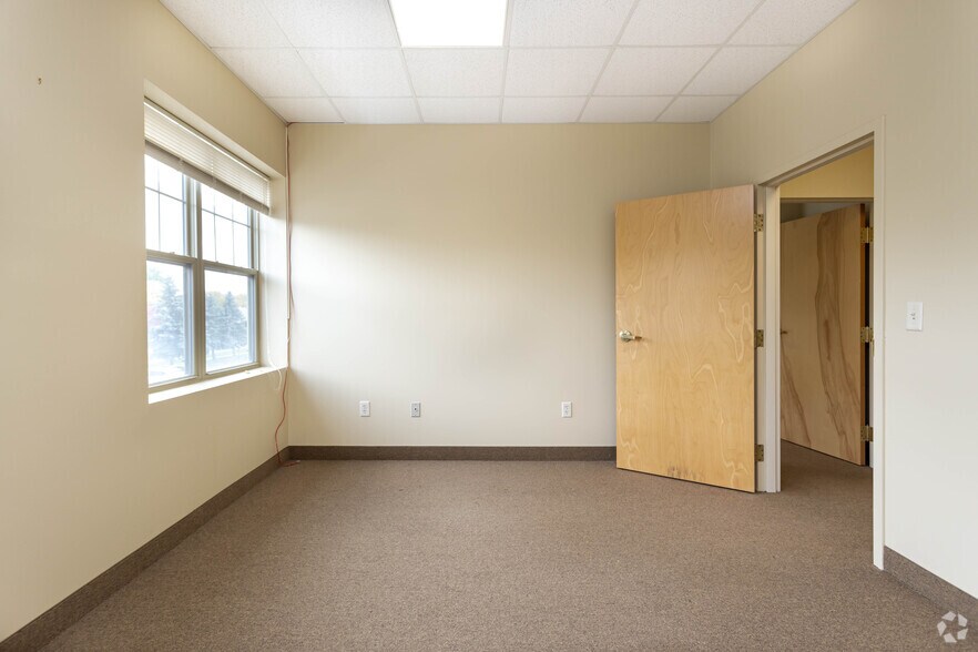 More Photos Of 21 Willow Pond Way, Penfield Office For Lease