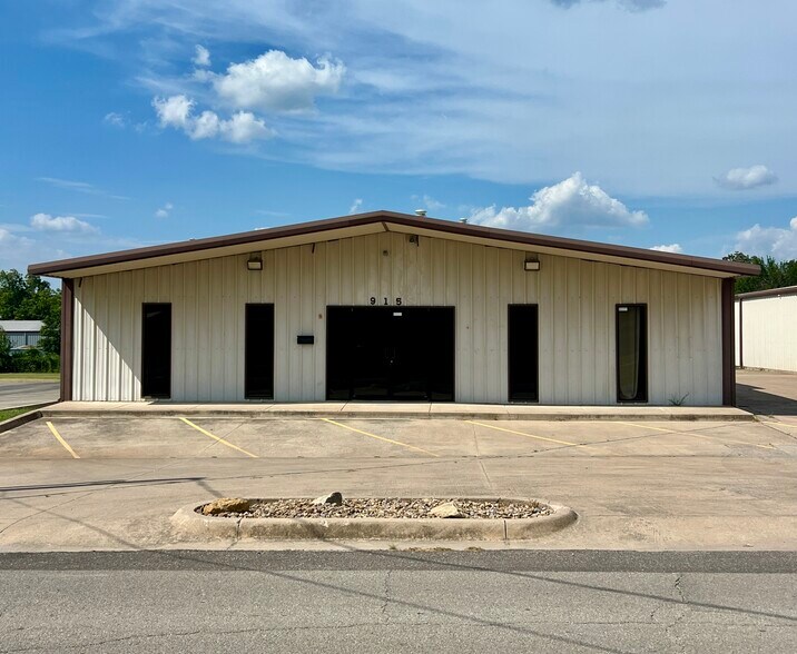 More Photos Of 915 1st Ave NW, Ardmore Flex For Lease