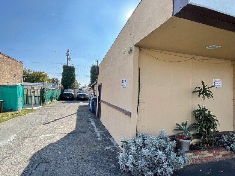More Photos Of 1854 W 17th St, Santa Ana Freestanding For Sale