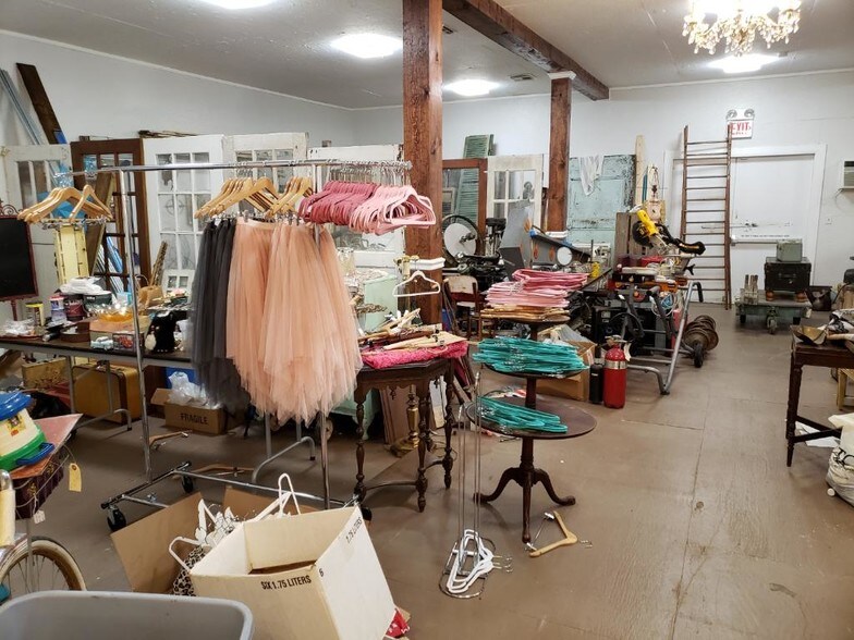 More Photos Of 1255 W Highway 6, Alvin Freestanding For Sale