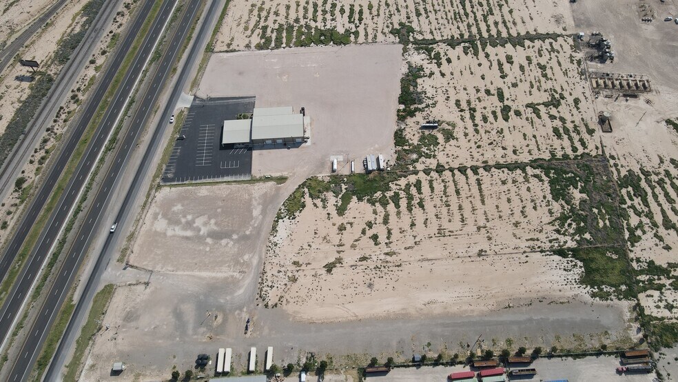 More Photos Of 609 I-20, Pecos Manufacturing For Lease