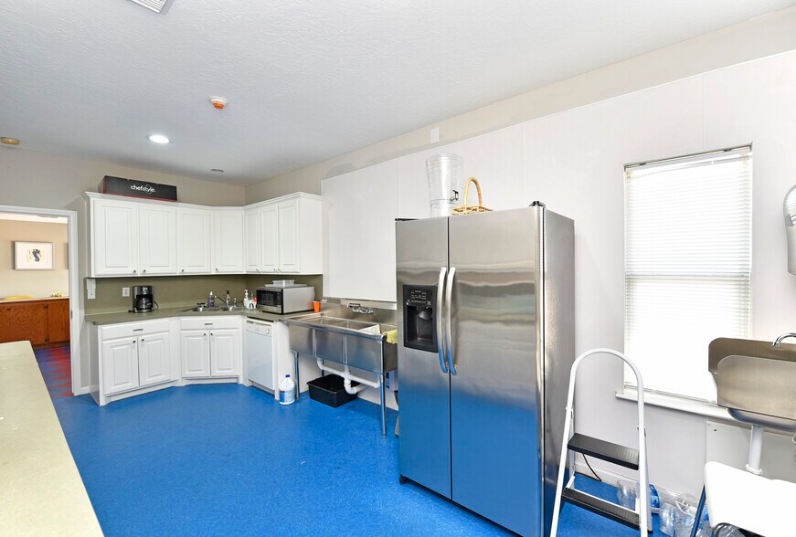 More Photos Of 11110 S Highway 6, Sugar Land Freestanding For Lease