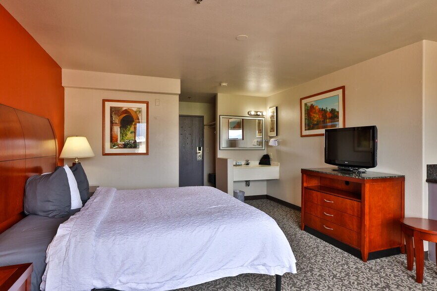 More Photos Of 8350 Razorback Rd, Colorado Springs Hotel For Sale