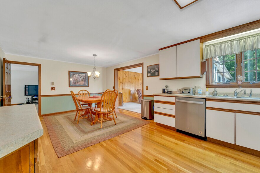 More Photos Of 77 Hancock Rd, Peterborough Flex For Sale