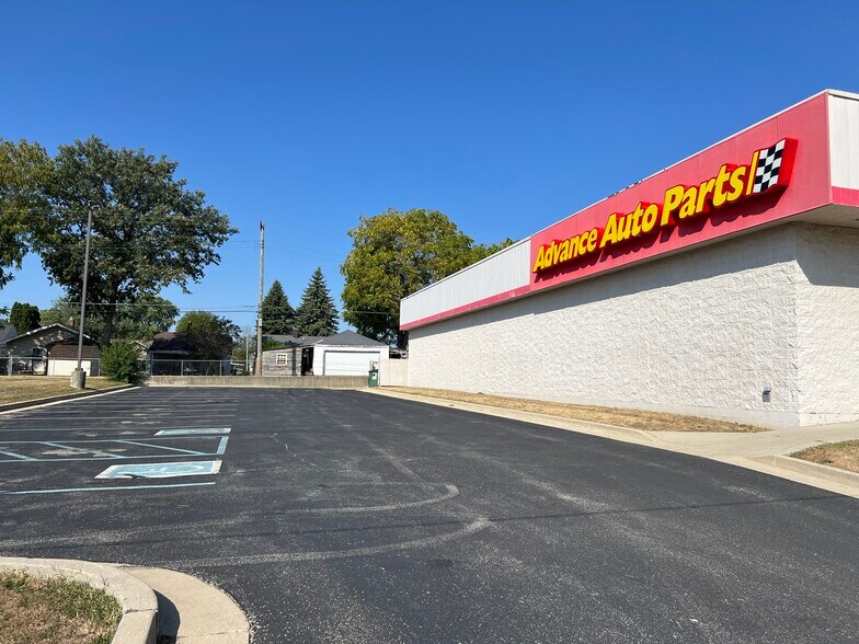 More Photos Of 2001 S Madison St, Muncie Freestanding For Sale