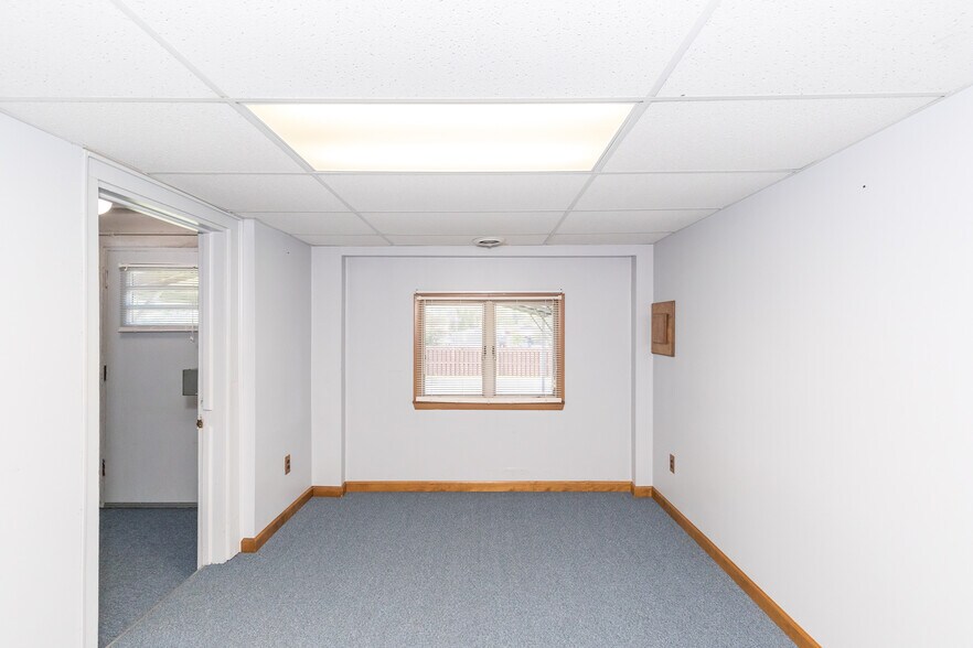 More Photos Of 131 Copenhaver St, Marion Shelter For Sale