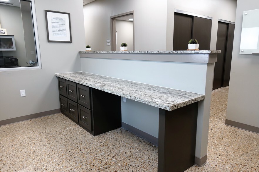 More Photos Of 1430 N Harvey Mitchell Pkwy, Bryan Office For Lease