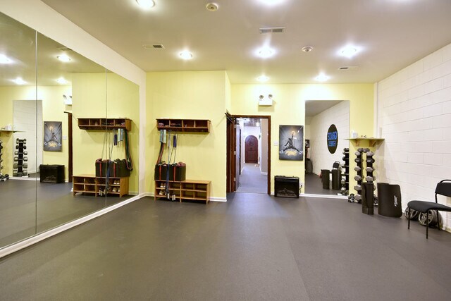 More Photos Of 1024-1036 Busse Hwy, Park Ridge Showroom For Lease