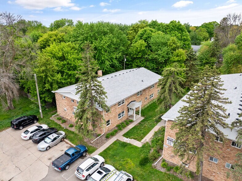 More Photos Of 2009-2017 Commerce Blvd, Mound Apartments For Sale