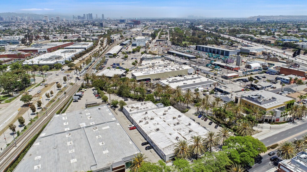 More Photos Of 1723 Cloverfield Blvd, Santa Monica Warehouse For Lease