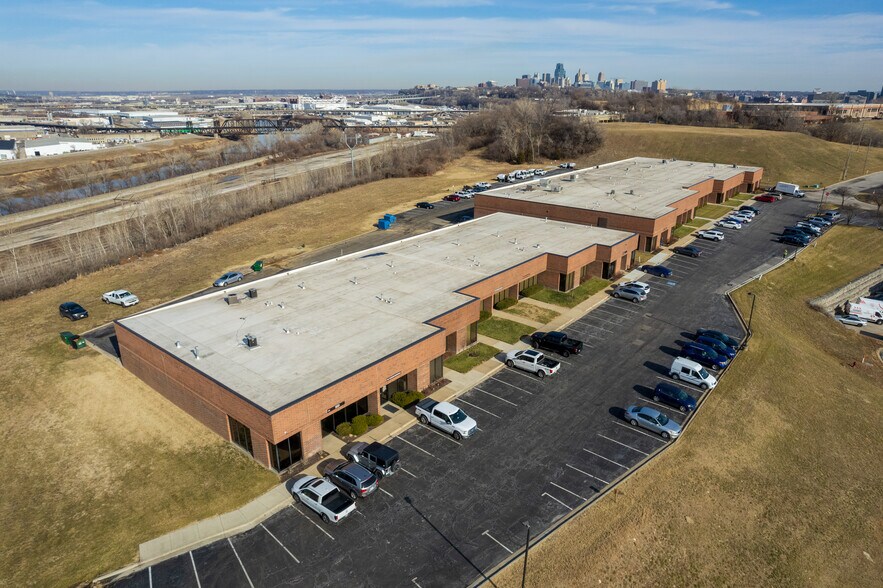 More Photos Of 100-132 Abbie Ave, Kansas City Light Manufacturing For Lease
