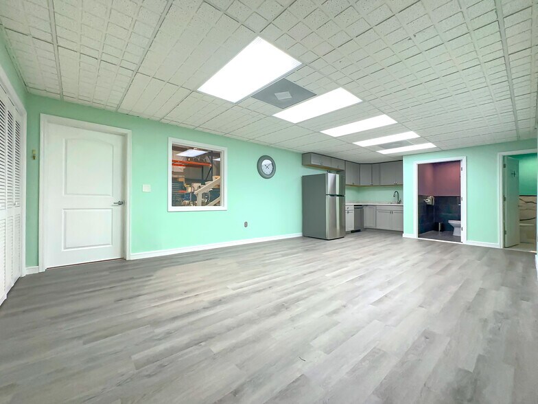 More Photos Of 532 International Pl, Rockledge Warehouse For Lease