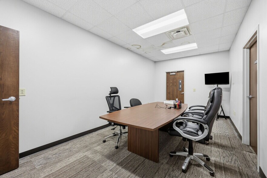 More Photos Of 2720 Discovery Dr, Raleigh Flex For Lease