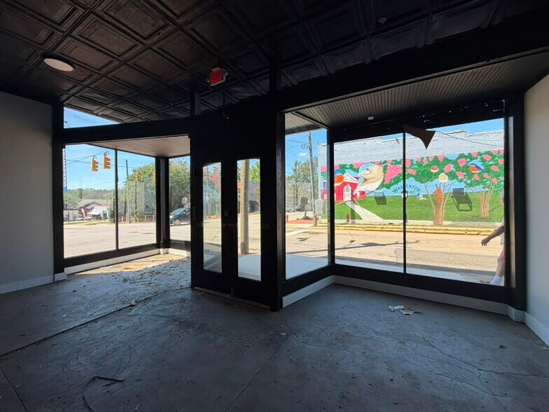 More Photos Of 101-103 E Franklin St, Warrenton Research And Development For Lease