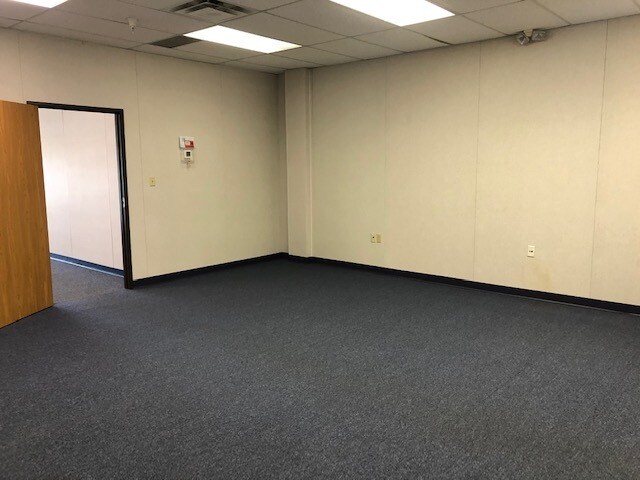 More Photos Of 1036-1062 Corporate Ln, Export Storefront Retail Office For Lease