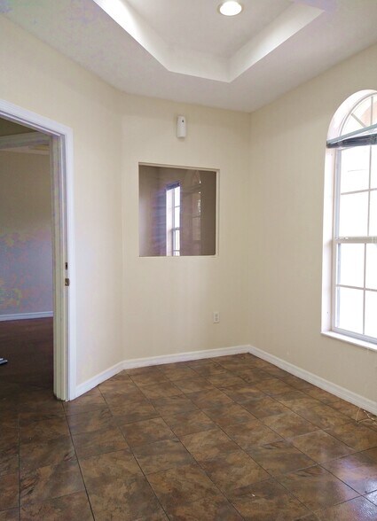 More Photos Of 1133-1135 Professional Park Dr, Brandon Medical For Lease