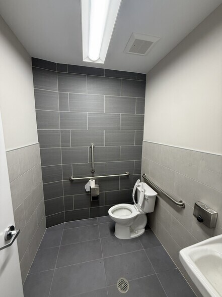 More Photos Of 101 NW 12th St, Pompano Beach Medical For Lease