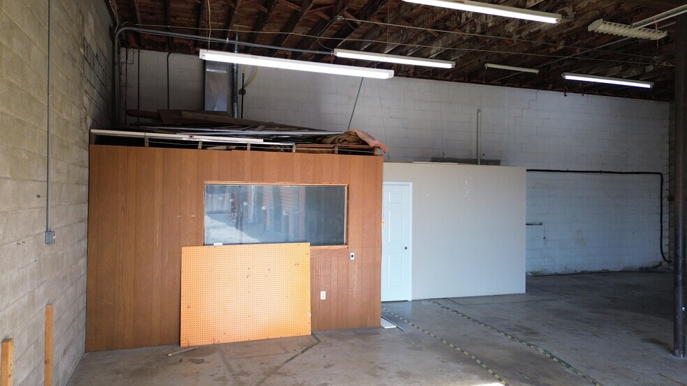 More Photos Of 2117 Broadway St, Blue Island General Retail For Lease