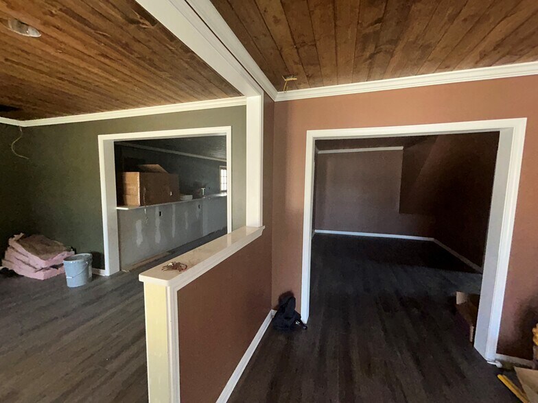 More Photos Of 237 E Main St, Yadkinville Freestanding For Lease