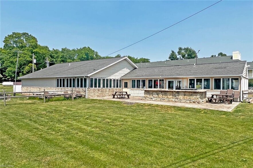 More Photos Of 504 W Lakeshore Dr, Kelleys Island Restaurant For Sale