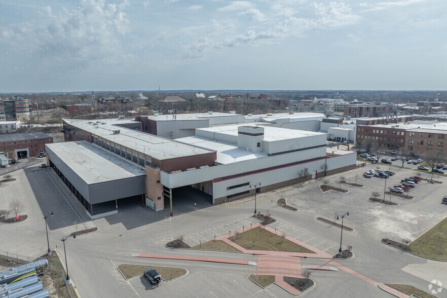 More Photos Of 525-705 3rd St, Beloit Office For Lease