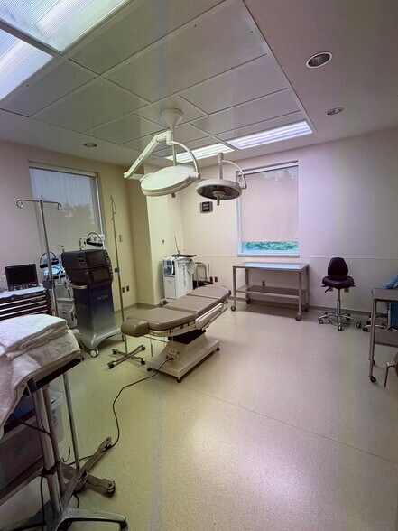More Photos Of 2603 Keiser Blvd, Reading Hospital For Lease