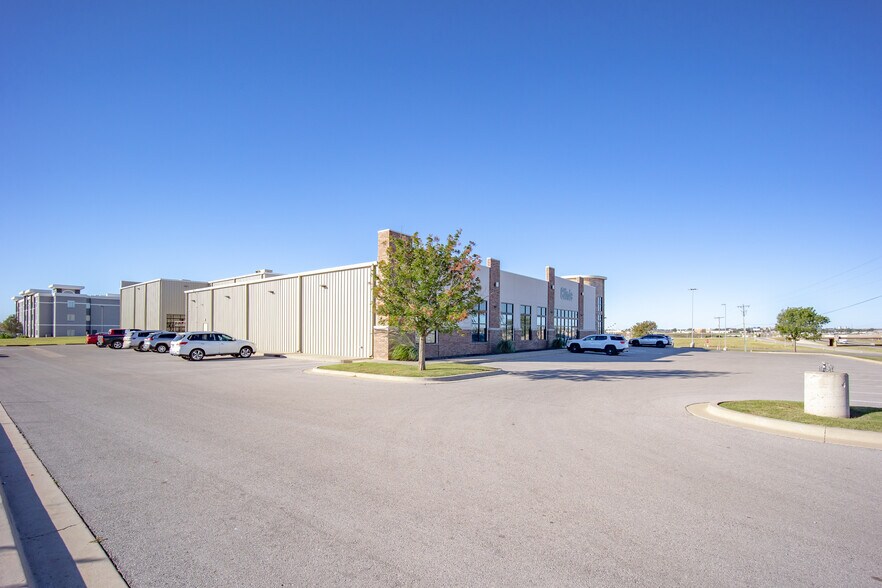 More Photos Of 4200 Carriage Way, Weatherford Medical For Sale