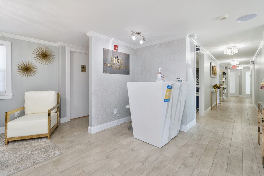 More Photos Of 712 Main St, Hyannis Storefront Retail Office For Sale