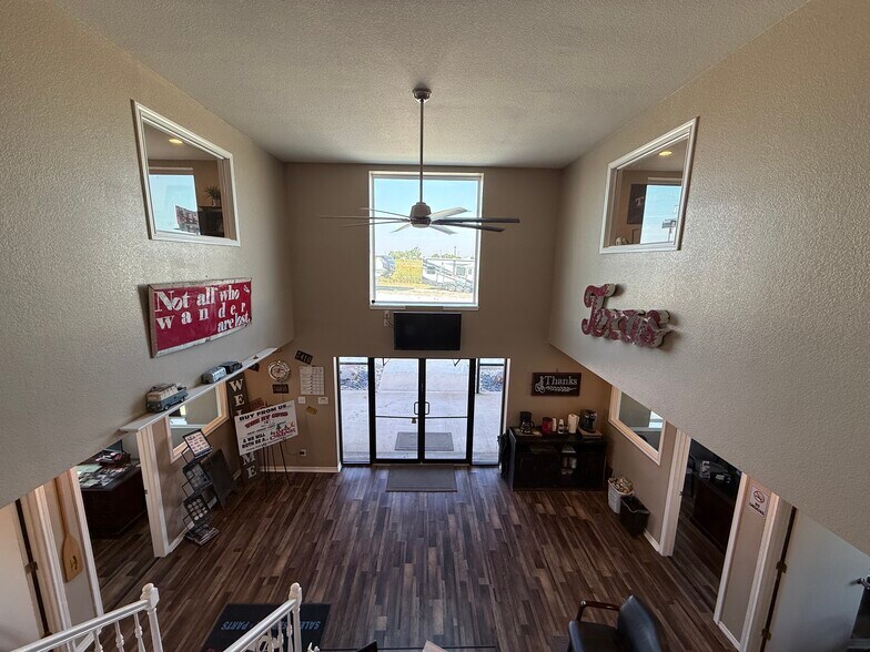 More Photos Of 13239 S Interstate 35, Valley View Manufacturing For Lease