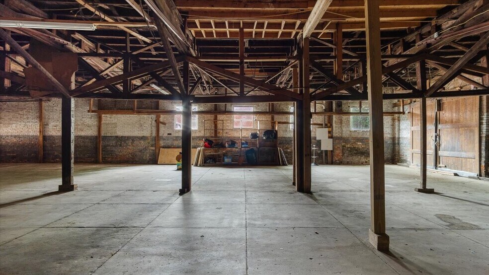 More Photos Of 123 N Main St, Warrenton Storefront For Sale