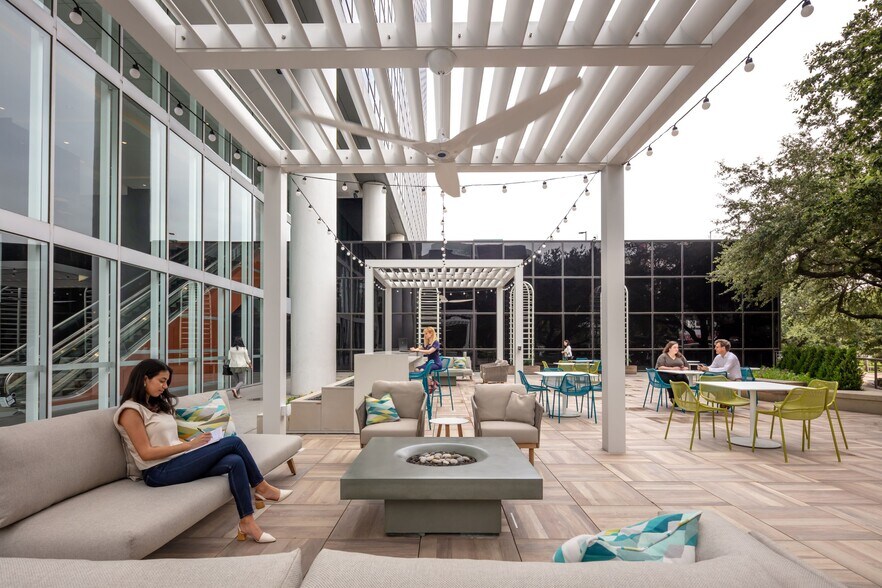 More Photos Of 24 Greenway Plz, Houston Office For Lease