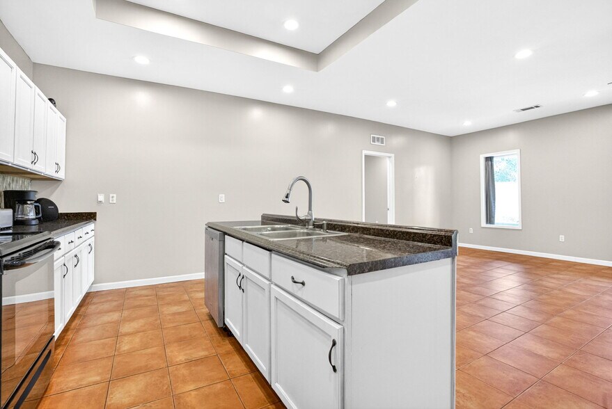 More Photos Of 1049 County Road 539, Valley Flex For Sale