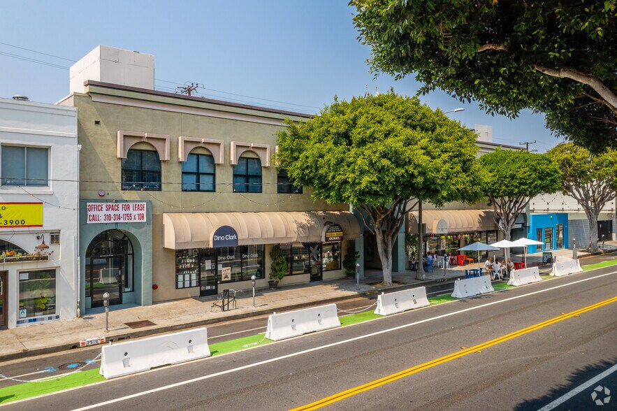 Primary Photo Of 2510 Main St, Santa Monica General Retail For Sale