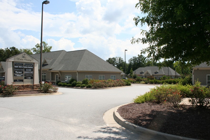 More Photos Of 4910 Old Jonesboro Rd, Union City Office For Lease