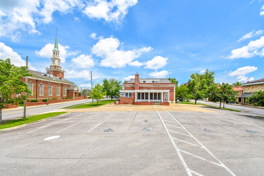 More Photos Of 82 Court Sq, Alexander City Flex For Sale