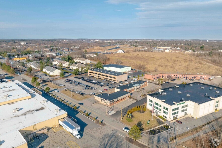More Photos Of 61 Parkhurst Rd, Chelmsford Freestanding For Lease
