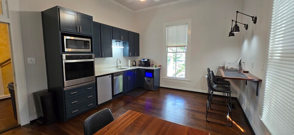 More Photos Of 702 Rio Grande St, Austin Office For Lease