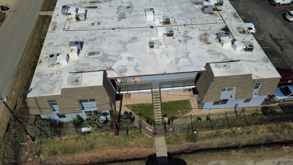 More Photos Of 9100 Dodson St, Houston Apartments For Sale