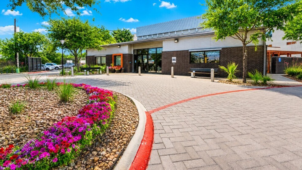 More Photos Of 660 Yorktown St, Dallas Apartments For Sale