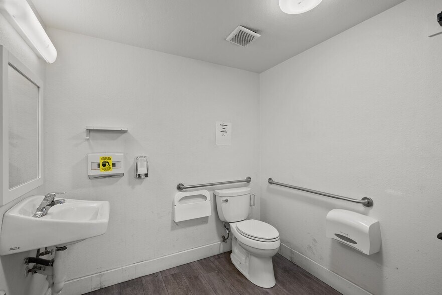 More Photos Of 1017 E Ocean Ave, Lompoc Medical For Sale