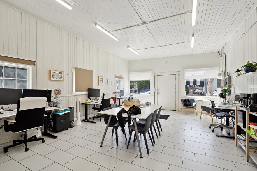 More Photos Of 1015 Howard Ave, San Mateo Service For Sale